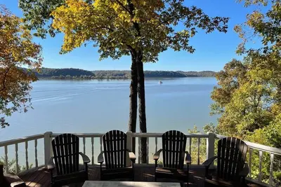 Image de Incredible Views! 7 Beds/ 7 Baths, Lakefront