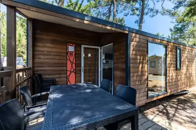 Image de Mobil-home Malaga Bois 27m² - 2 chambres  - 4 pers, terrasse bois semi couverte 4 personnes
