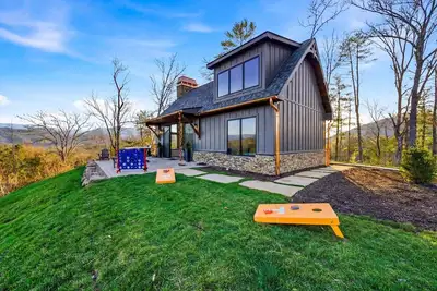 Image de Brand new, cozy 2-bedroom cabin in Quiet Townsend with Views - no really, Views!