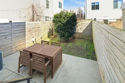 Image de Luxury Fishtown Home, 3 Ensuite Baths, Roof Deck, Backyard & Basement Lounge