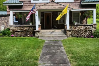 Image de Charming 4-bedroom house in a private country setting in Schenevus