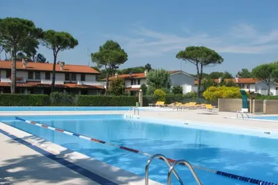 Image de Appartement confortable avec jardin et piscine