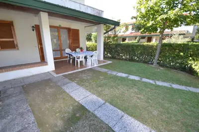 Image de Retraite confortable avec jardin et piscine