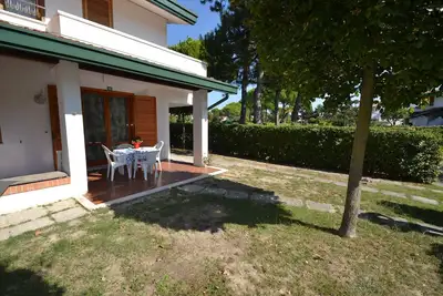 Image de Retraite verdoyante avec piscine partagée