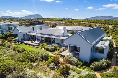 Image de Benguela 175 Lagoon Villa – Luxury Wine Estate Retreat on the Water