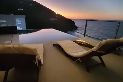 Image de thirty - seductively chic contemporary beach villa in exclusive Trunk Bay