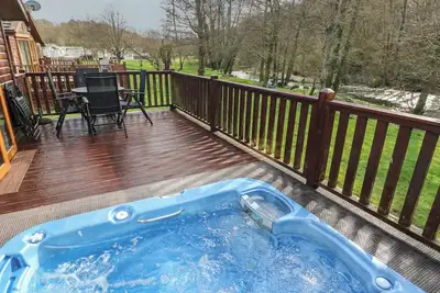Image de 3 Riverside Lodge, family friendly, with pool in Cenarth