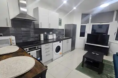 Image de Chic 1br Ground Floor Apartment Near Centre