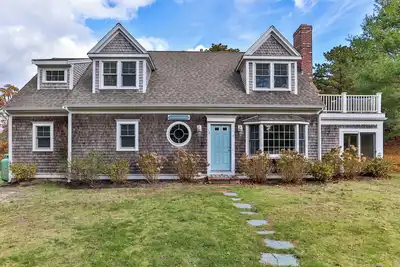 Image de Beautiful and Spacious, 3br/3 Br with bonus room - walk to the beach!