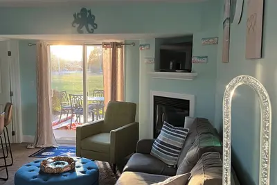 Image de 1st floor Condo near Lake Mi, Saugatuck and  many attraction's. \nHeated pool!