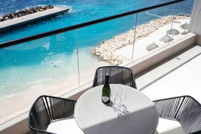 Image de Majestic 2-Bed Premium Ocean Front Suite | Bocobay