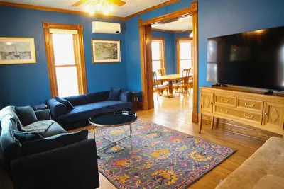 Image de Newly Opened 4 Br Historic Home. 1 Block to Lake Pepin. Dog-Friendly & Sleeps 10