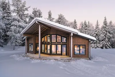 Image de Gorgeous cabin is the perfect blend of outdoor adventure and relaxation