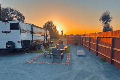 Image de Enjoyable 2-bedroom Rv/trailer with Ac in Reedleyin the country