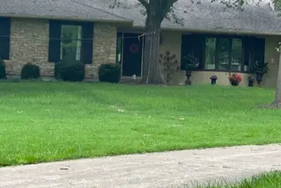 Image de Enjoy the World Cup in this Peaceful 3-bedroom house with Ac in lovely Grandview