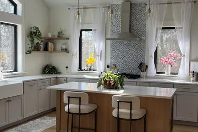 Image de Mountaintop Modern Retreat with Private Views