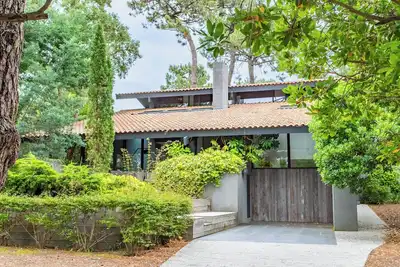 Image de Villa d'architecte avec piscine chauffée