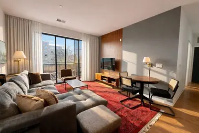 Image de Walker`s Point Designer 2br · Prime Location with Balcony and Gym