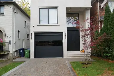 Image de Brand New Designer Home in the heart of Toronto