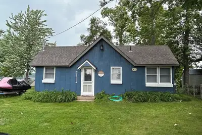 Image de Easy-Access Gull Lakefront Cabin: All-Inclusive Family Friendly Yard & Water Fun