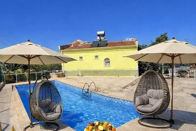 Image de Beatiful LOCAİTON İN İNCEKUM PRİVATE Pool 2+1.