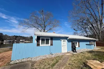 Image de No wake zone, flat lot, dock, fire pit, 5 beds, sleeps up to 8