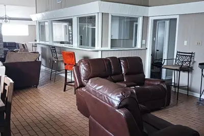 Image de 9-bedroom bed & breakfast in peaceful Overton, Texas.