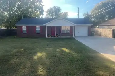 Image de The perfect home base for your small group or family to enjoy Nw Arkansas