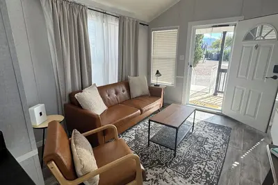 Image de Stylish Tiny home Near Base and Downtown