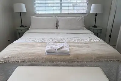 Image de Garden Estate at the base of the Mountains, sleeps 16, near Byu