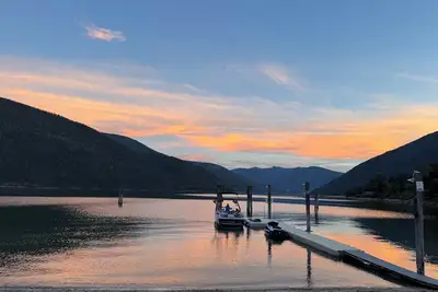 Image de Pet-Friendly Lakefront Escape with Beautiful Kootenay Lake Views Near Nelson