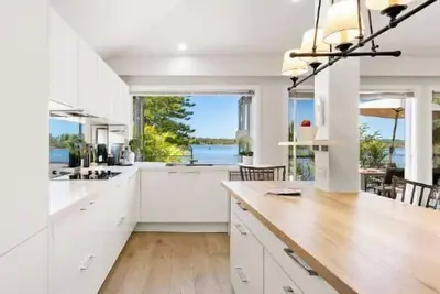 Image de The Lakehouse - Exclusive Waterfront Escape