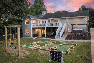 Image de Lakefront, Boat Dock, Game Room, Backyard Oasis