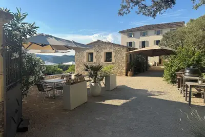 Image de Château les Gardis, Lourmarin, vue magnifique sur le Luberon