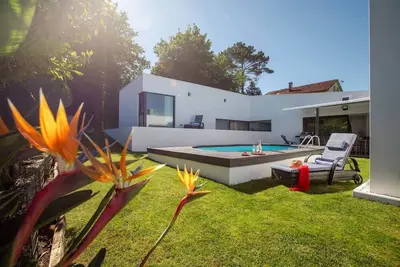 Image de Oasis in Santiago, swimming pool, garden and bus to the city center