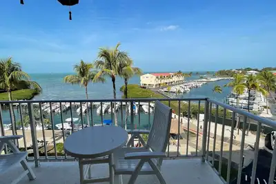 Image de Beautiful 4th floor 1B1b w/open water view #410