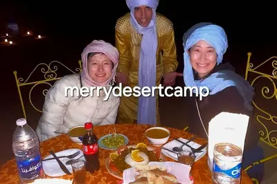 Image de Enjoy your night in desert under sta