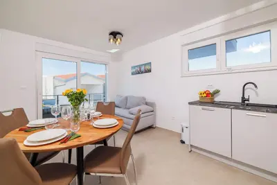 Image de Moderne Ferienwohnung mit Meerblick, überdachter Terrasse & Whirlpool