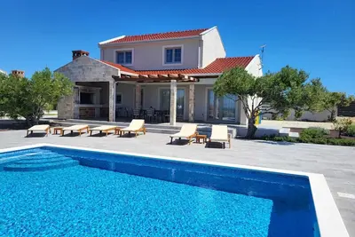 Image de Family friendly villa with 3-bedroom and heated pool near Rogoznica
