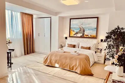 Image de Leo`s Garden View Apartment by PikHost