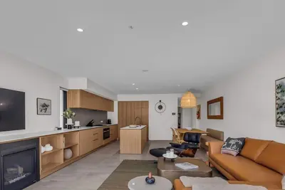 Image de Black Bear 402 - Central Village