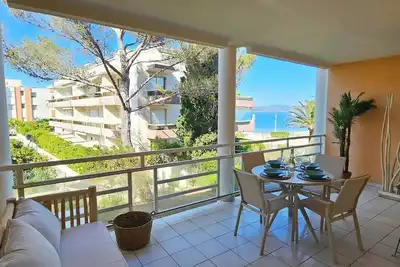 Image de Appartement 4 personnes, climatisé, Wifi, parking, terrasse, face à la mer!