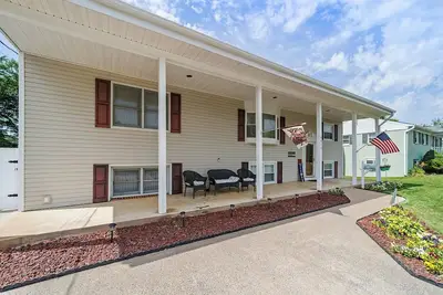 Image de Arrive and breathe; A whole home, not a hotel.