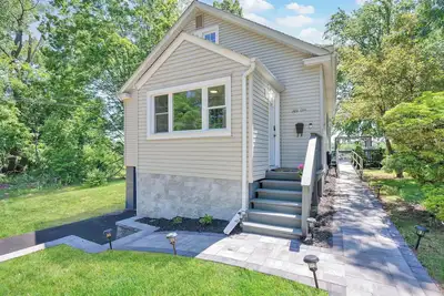 Image de Spacious 4-bedroom house on the water!