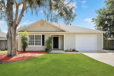 Image de Modern Home ~10 mins to Uf w/Pool & Private Yard
