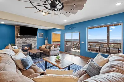 Image de Huge lake views with hot tub&access to Indoor Pool