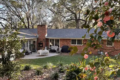 Image de Nestled Under Patriarch Oaks by Pond & Park, Natural Feel, Central Location.