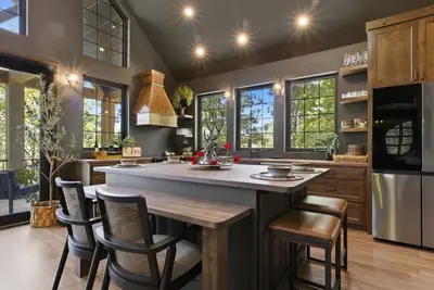 Image de Ha Ha Hideaway - Views, Hot Tub & More!