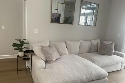 Image de Cozy walk-up condo. It just feels like home!