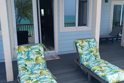 Image de New Oceanfront Beach House, \"Paradise Blue\" - Your Private Tropical Escape.